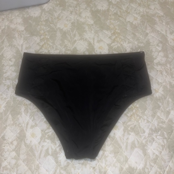 Shade & Shore Black Bikini Sleek Swimwear - Picture 1 of 3